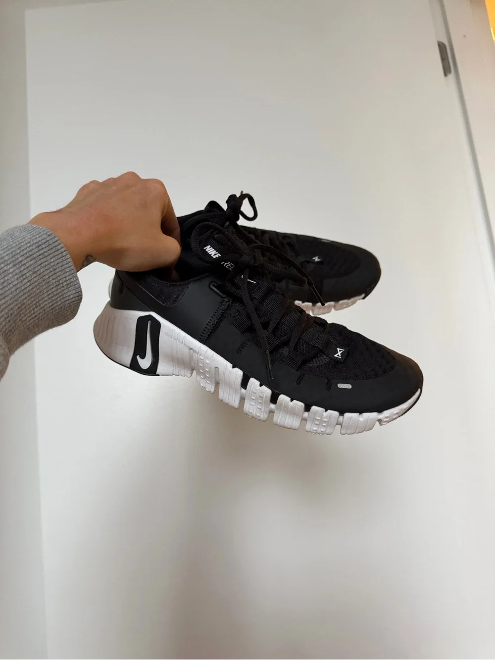 Nike Free Metcon 5.0 Women’s Training Shoe - Black/White